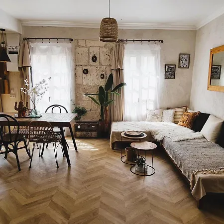 Lunaria Annua Coeur Centre-historique Avignon, A Deux Pas Du Palais, 4-5 Personnes Clim Wifi Apartment *